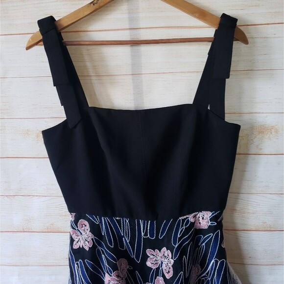 Dress The Population Saige Tie Shoulder Floral Embroidered Lace Strappy Dress - Picture 6 of 12